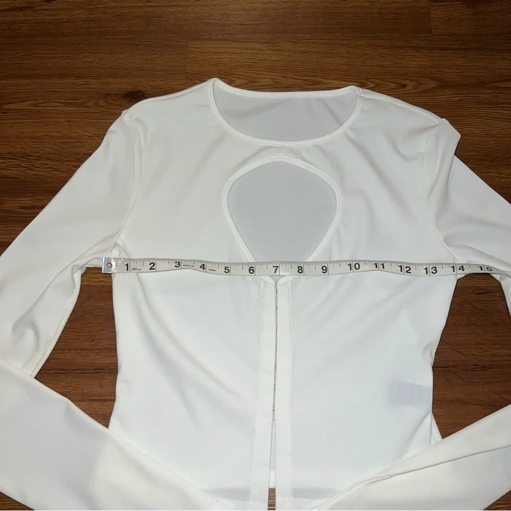 SHEIN ICON Solid Cut Out Crop White Tee Size Small